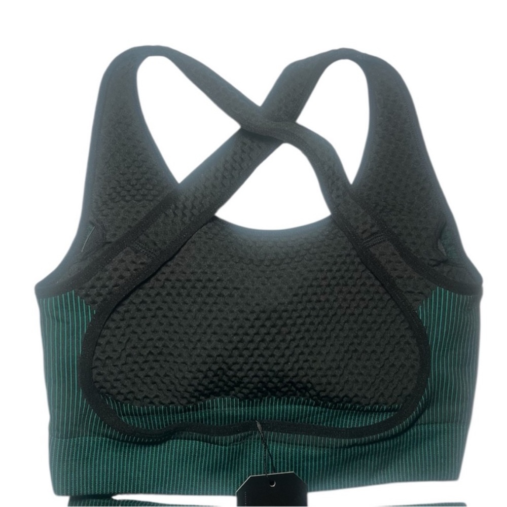 2-Piece Activewear Set - Sports Bra & High-Waist Leggings - Black/Green
Set - Picture 5 of 6